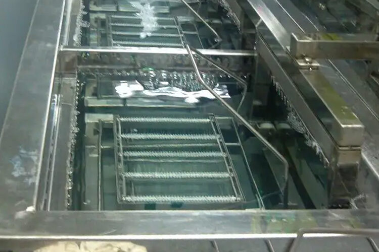超声波清洗机用什么水